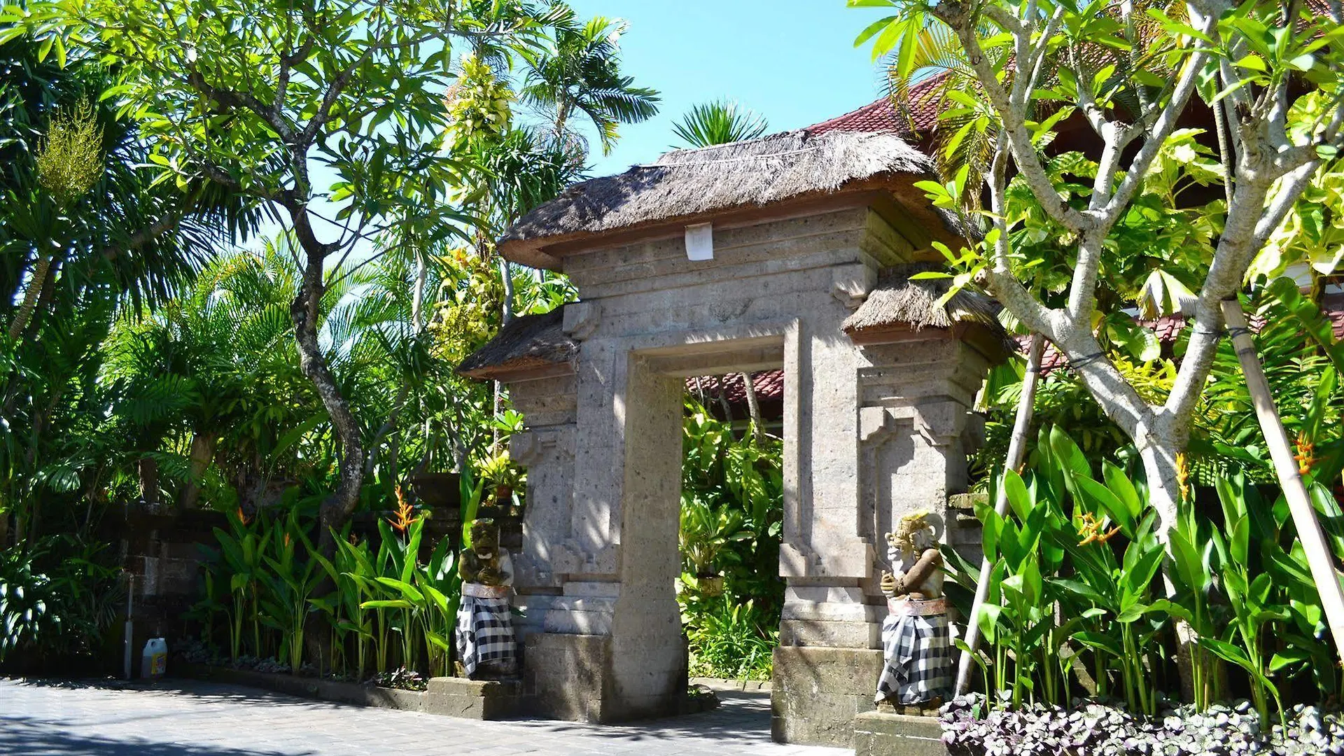 Flamboyan Hotel Kuta Lombok 2*,