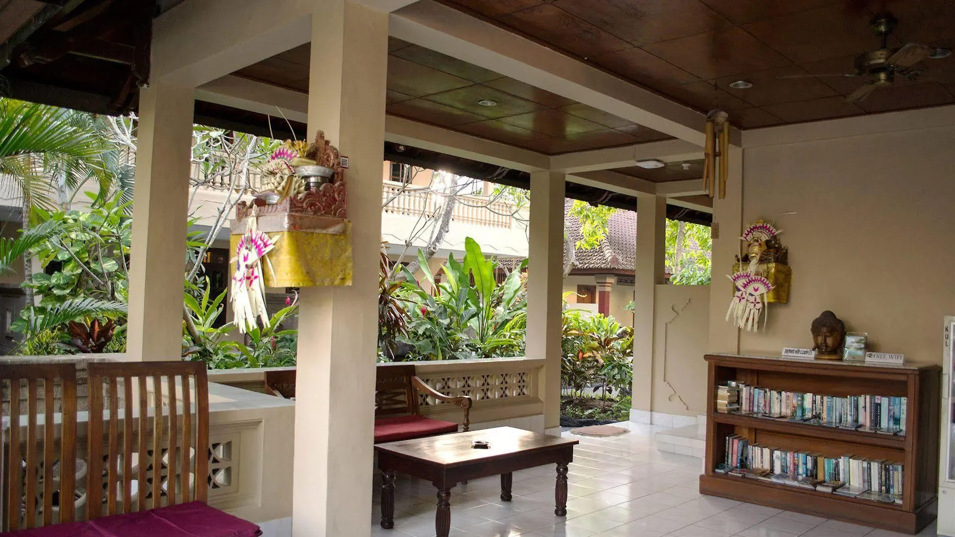 Flamboyan Hotel Kuta Lombok 2*,